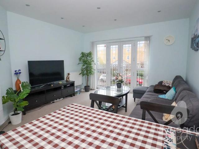 2 bed flat to rent in Stickle Down, Deepcut, Camberley, Surrey, GU16 6GB