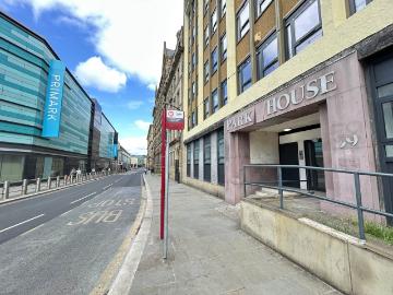 2 bed flat to rent in Park House, Little Germany, BD1