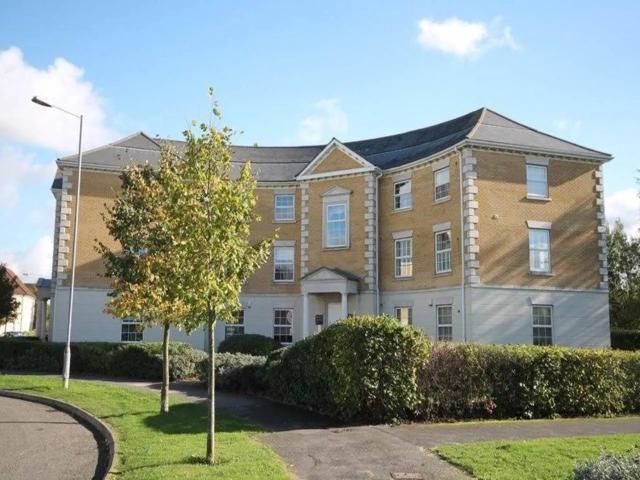 2 bed flat to rent in queen elizabeth court, greenwich way, en9