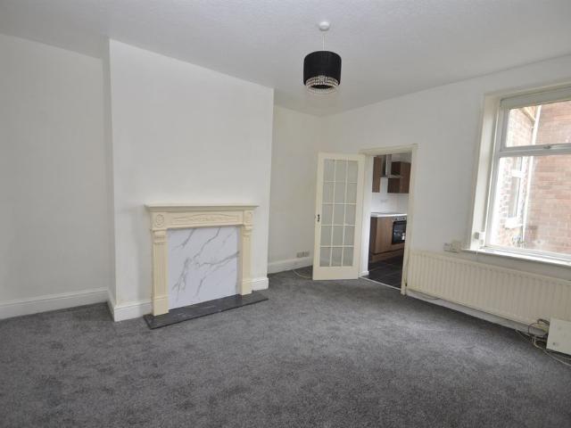 2 bed flat to rent in Ravensworth Road, Dunston, NE11