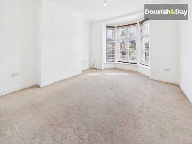 2 bed flat to rent in Wolverhampton Road, Stafford, ST17