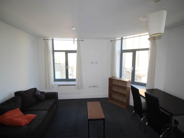 2 bed flat to rent in Woolston Warehouse, Grattan Road, BD1