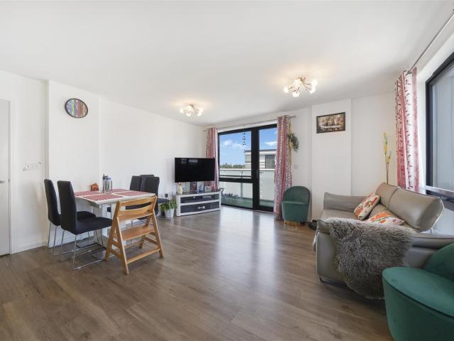 2 bed flat to rent in Williams Way, Wembley | Daniels Estate Agents