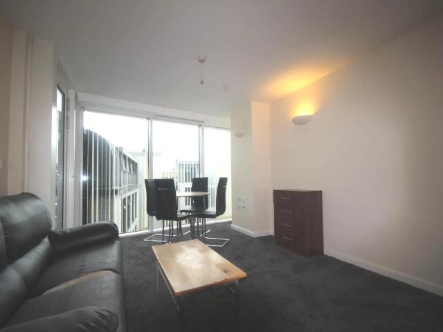 2 bed flat to rent in The Gatehaus, Leeds Road, BD1