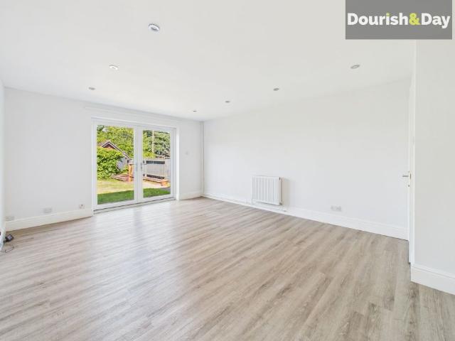 2 bed flat to rent in The Rise, Stafford, ST17