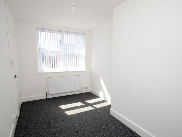 2 bed flat to rent in Victoria Road West, Hebburn, NE31