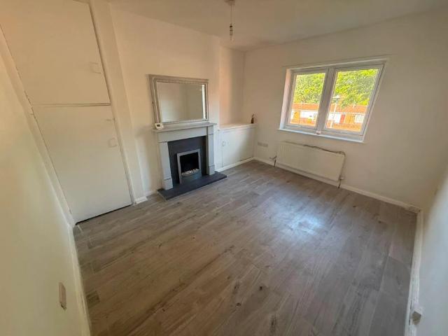 2 bed flat to rent in Yetholm Road, Gateshead, NE8