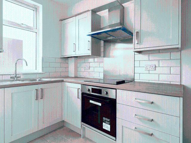 2 bed flat to rent Spencer Road, London SW20 0QN