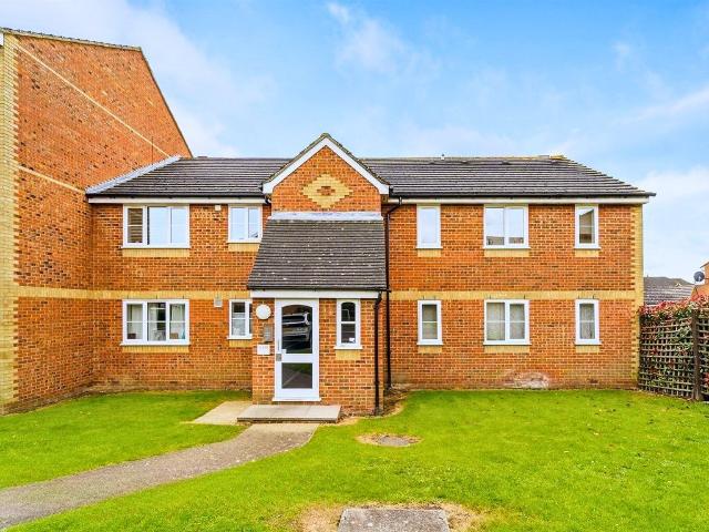 2 bed flat to rent Redford Close, Feltham TW13