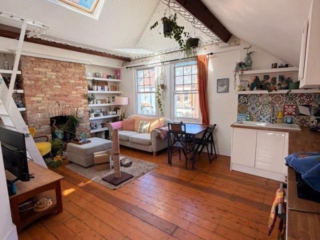 2 Bed Flat, Trent Road, SW2