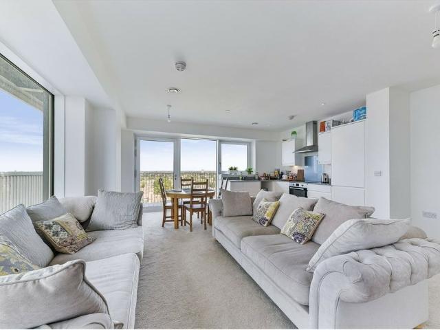 2 Bed Flat, Valentines House, IG1