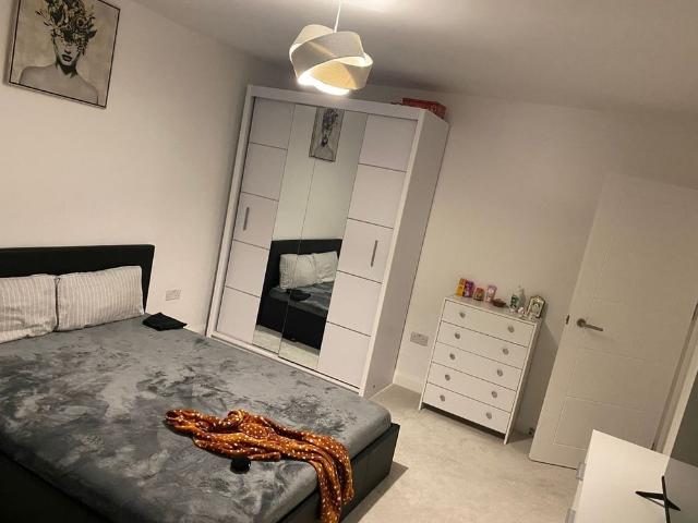 2 Bed Flat, Vicarage Farm Road, TW3