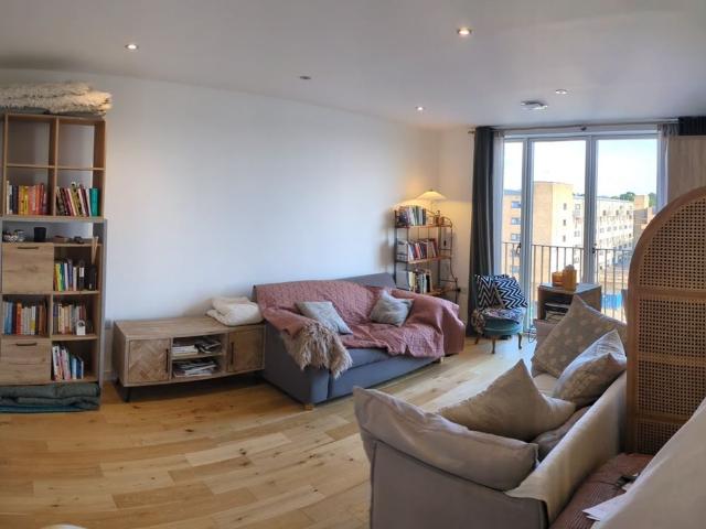 2 Bed Flat, Wallington Court, N4