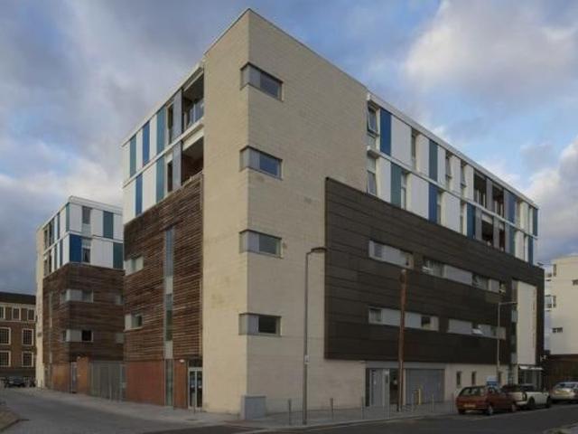 2 Bed Flat, Wellington Court, IG11