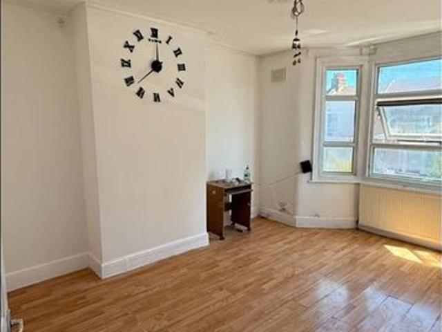 2 Bed Flat, Westwood Road, IG3