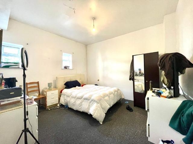 2 Bed Flat, West St, BS2