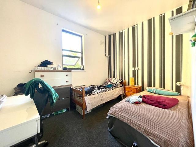 2 Bed Flat, West St, BS2
