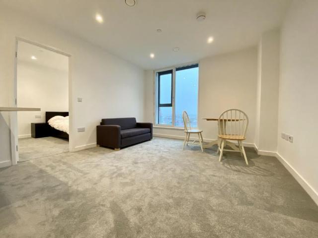 2 Bed Flat, Wharf End, M17