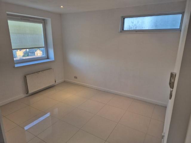 2 Bed Flat, Whitehorse Road, CR0