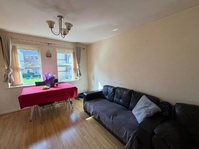2 Bed Flat, Whitehall Croft, LS12