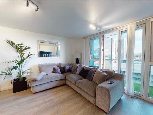 2 Bed Flat, Whitgift Street, CR0