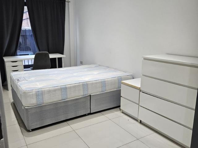 2 Bed Flat with 2Bthrooms in Great location