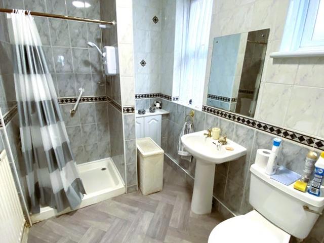 2 Bed Flat with Garden Gants Hill £1695pcm