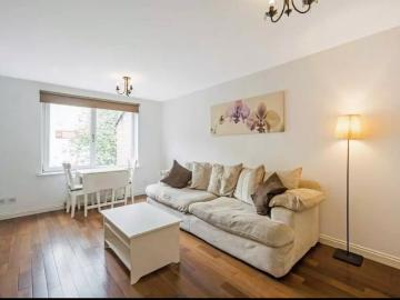 2 bed flat with ensuite Partick station