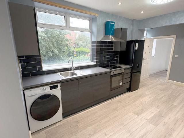 2 Bed Flat 1 Monckton Road Sheffield S5 6AL Hallam Hills Ltd