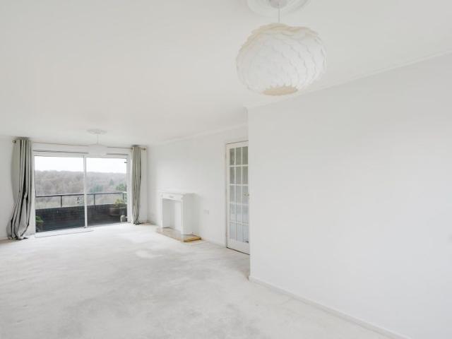 2 Bed Flat