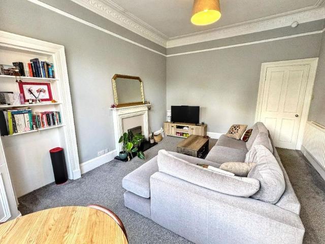 2 Bed, Flat