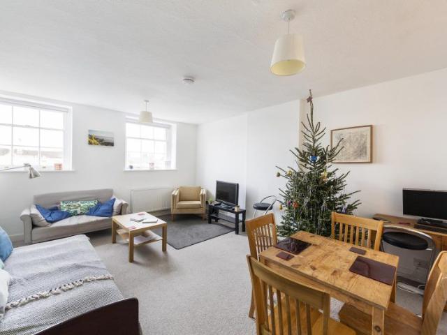 2 Bed Flat