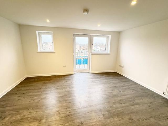 2 Bed, Flat