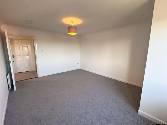 2 Bed, Flat