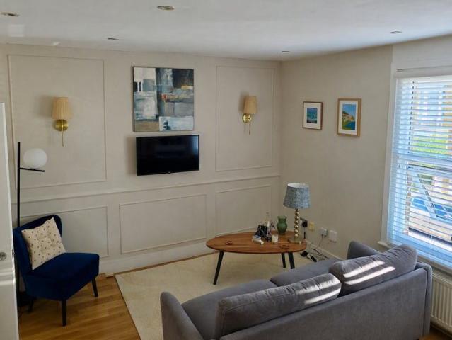 2 bed furnished, recently renovated flat