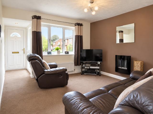 2 Bed Garden Flat to let in Verdin Court, Crewe
