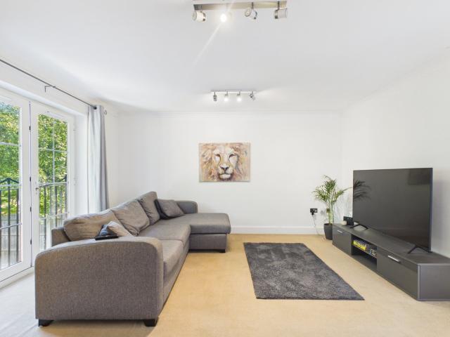 2 bed ground floor flat to rent in Swan Close, Blakedown, DY10