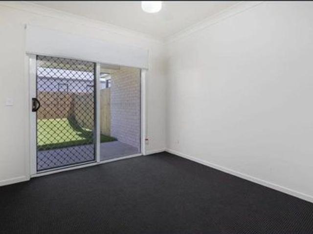 2 Bed Home With Fully Fenced Backyard
