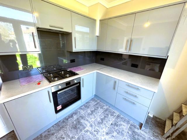 2 Bed House £1750 Pcm