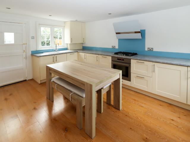 2 bed house to let in Dog Kennel Lane, Chorleywood WD3