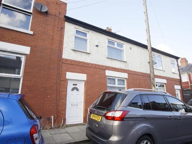 2 Bed House To Let on Castleton Road. 2 bed terraced house to rent £750 pcm £173 pw