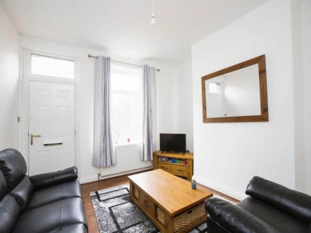 2 bed house to rent in Oak Terrace, HX1