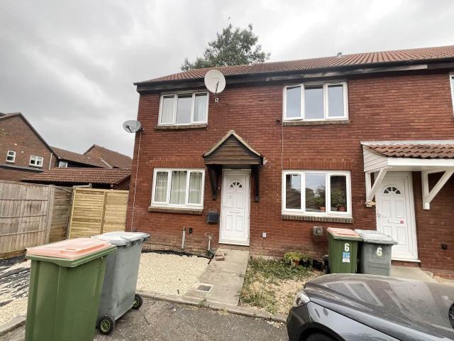 2 bed house to rent in bayne close, beckton, e6