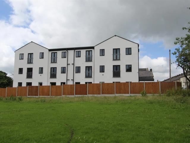 2 bed house to rent in Cleaver Street, Burnley, BB10
