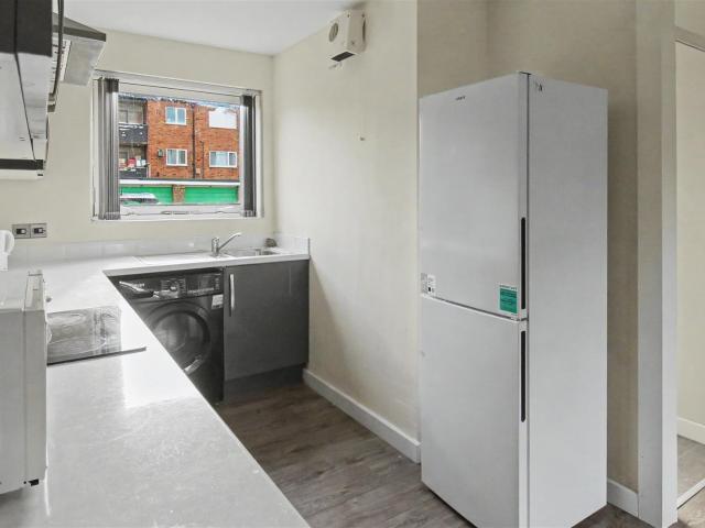 2 bed house to rent in The nook, Broadgate avenue, Beeston