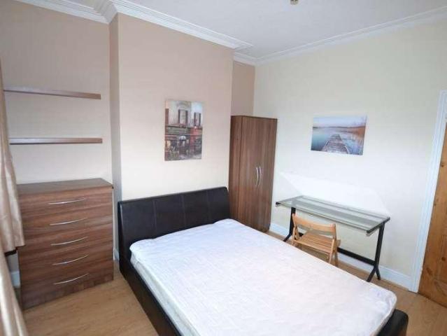 2 bed house to rent