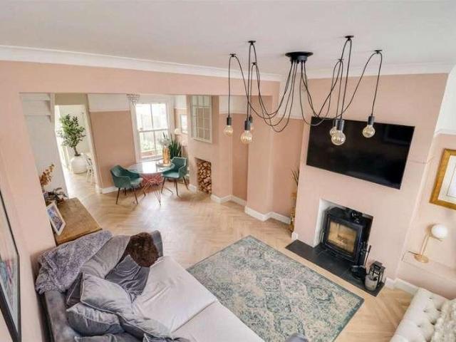 2 bed house to rent