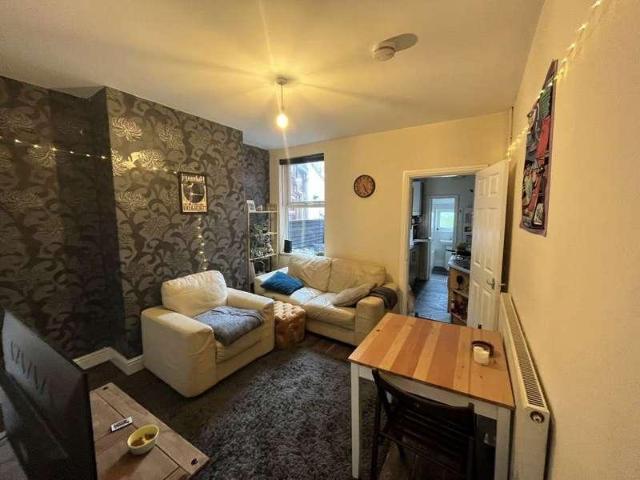 2 bed house to rent