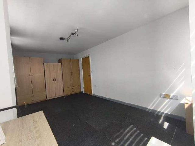 2 bed house to rent