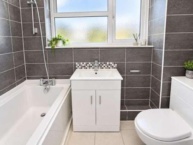 2 bed house to rent